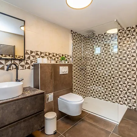 Apartment Siora S Privatnim Grijanim Bazenom *