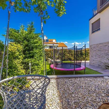 Siora S Privatnim Grijanim Bazenom Apartman *